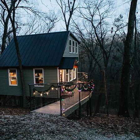 فيلا Secluded Treehouse In The Woods - Tree Hugger Hideaway برانسون المظهر الخارجي الصورة