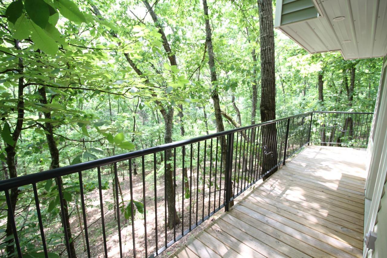 فيلا Secluded Treehouse In The Woods - Tree Hugger Hideaway برانسون المظهر الخارجي الصورة