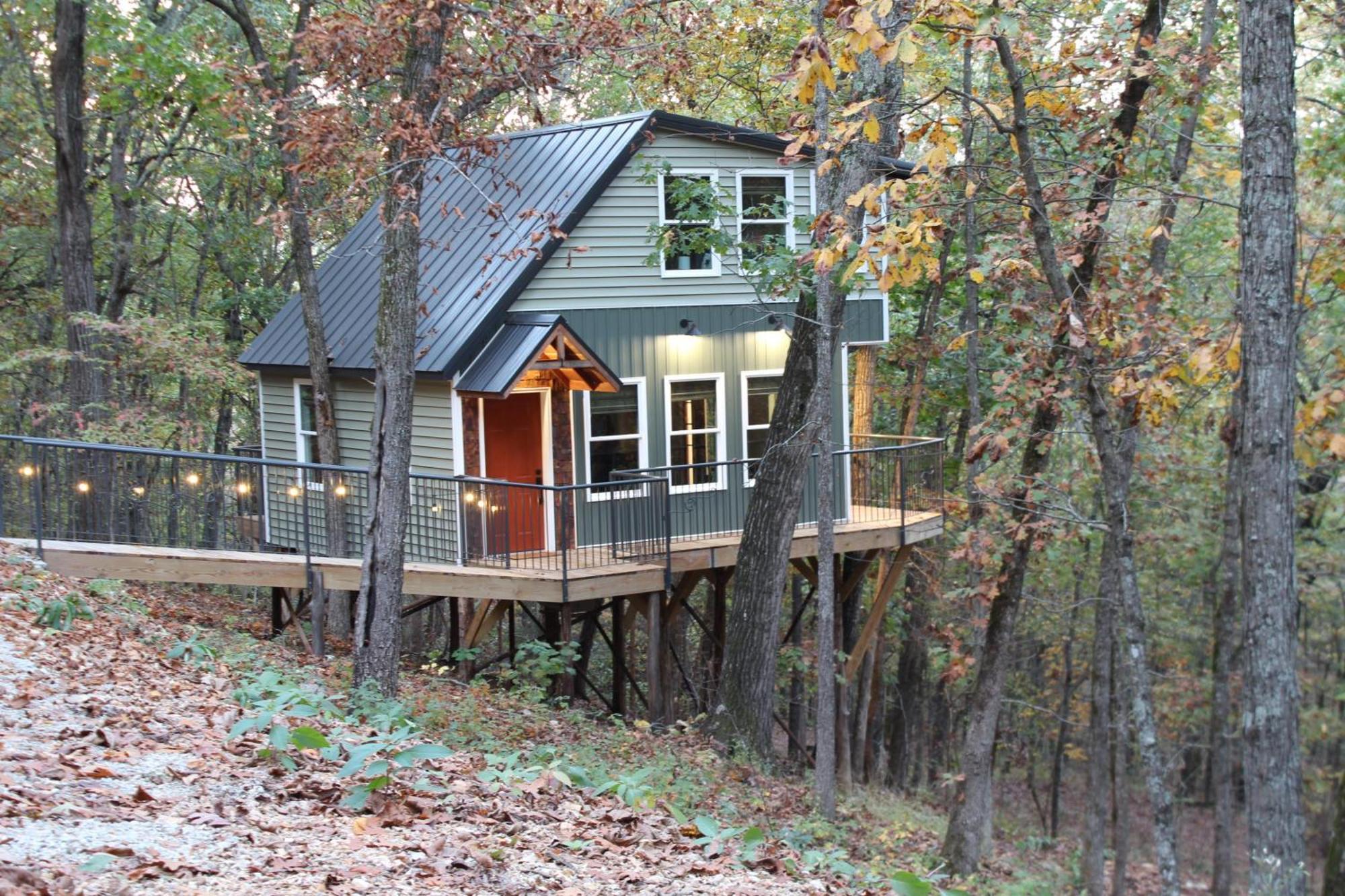 فيلا Secluded Treehouse In The Woods - Tree Hugger Hideaway برانسون المظهر الخارجي الصورة